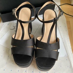 Plv women’s platform sandals size 7